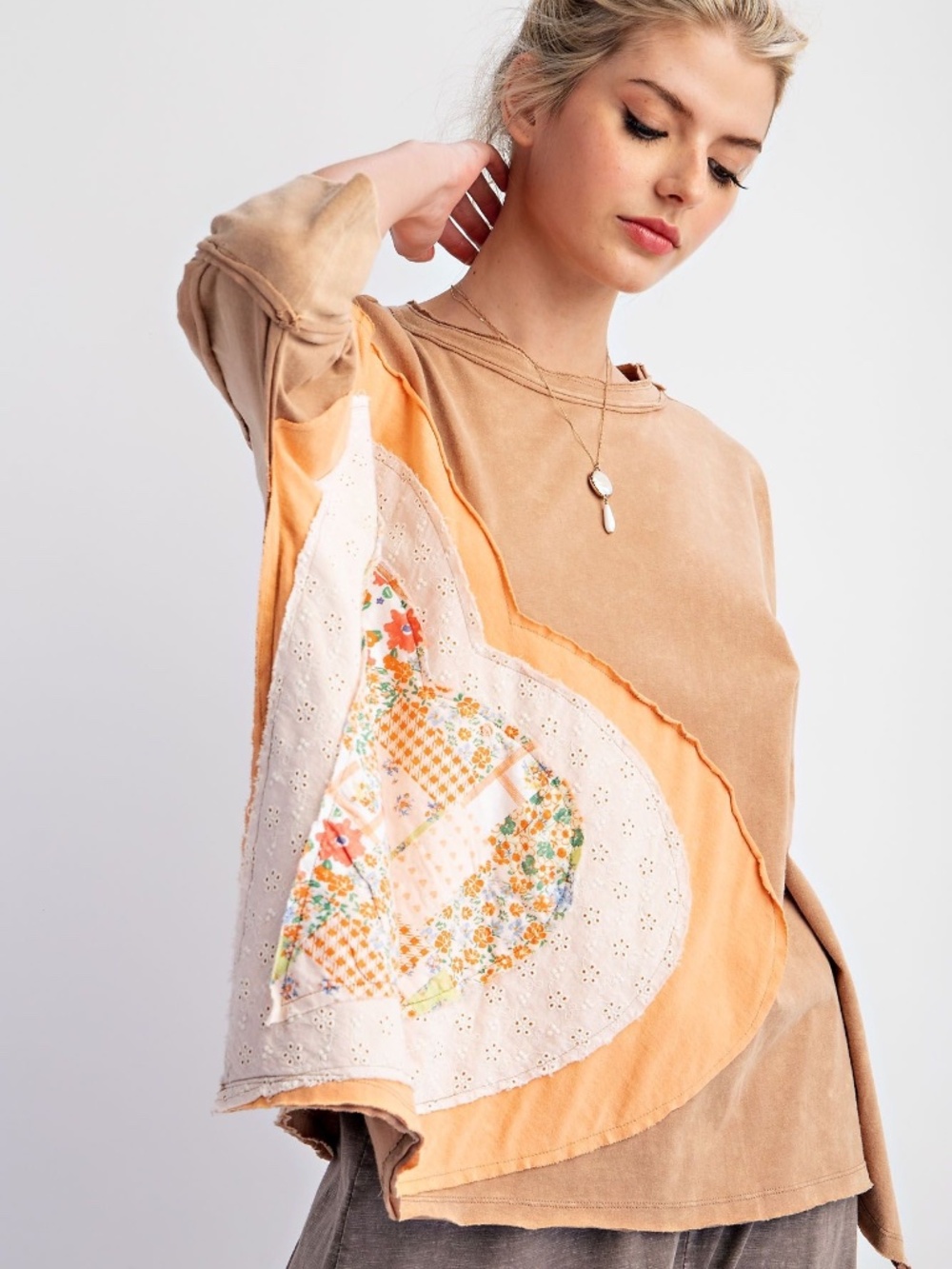 Easel Women's Heart Patch Mineral Washed Oversized Tee Top Shirt Brown